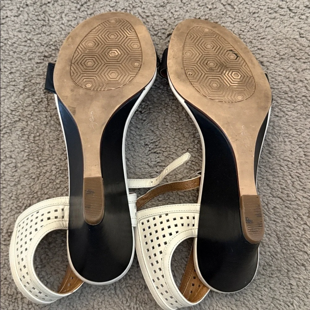 Halogen Black & White Wedge Sandals – Fits 9.5